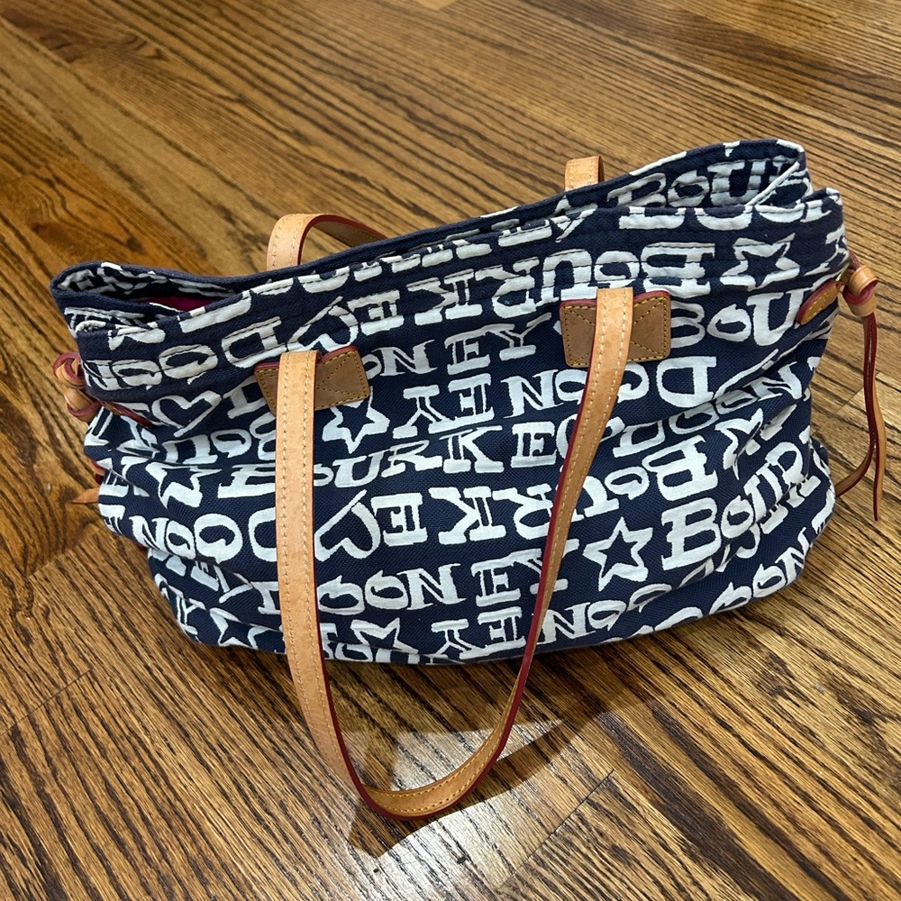 Dooney and Bourke Graffiti Purse. Excellent condition.